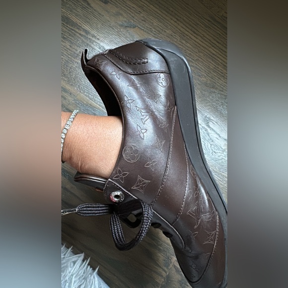 Louis Vuitton Sneaker - Picture 9 of 11